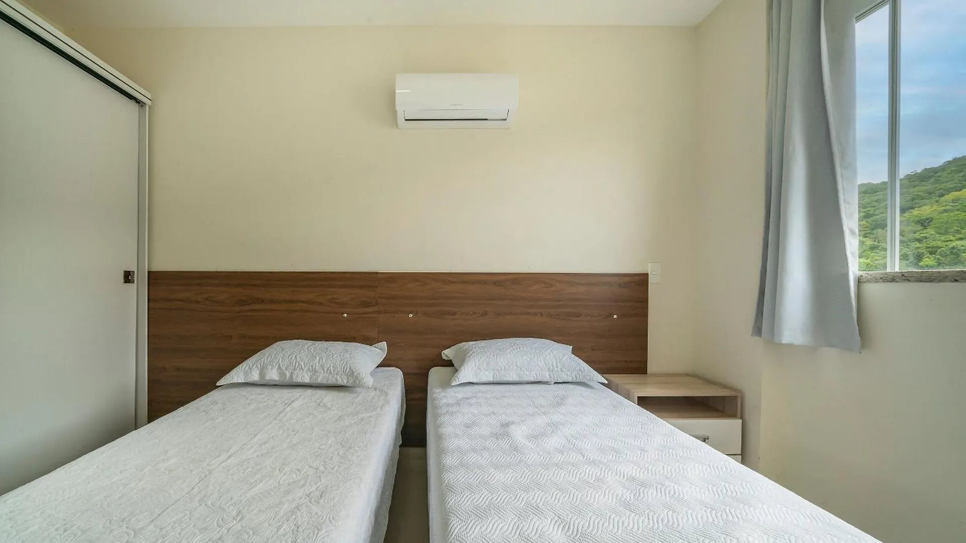 Aluguel Apartamento 3 Quartos S 1 Suite Bombas 0*,  Brazil