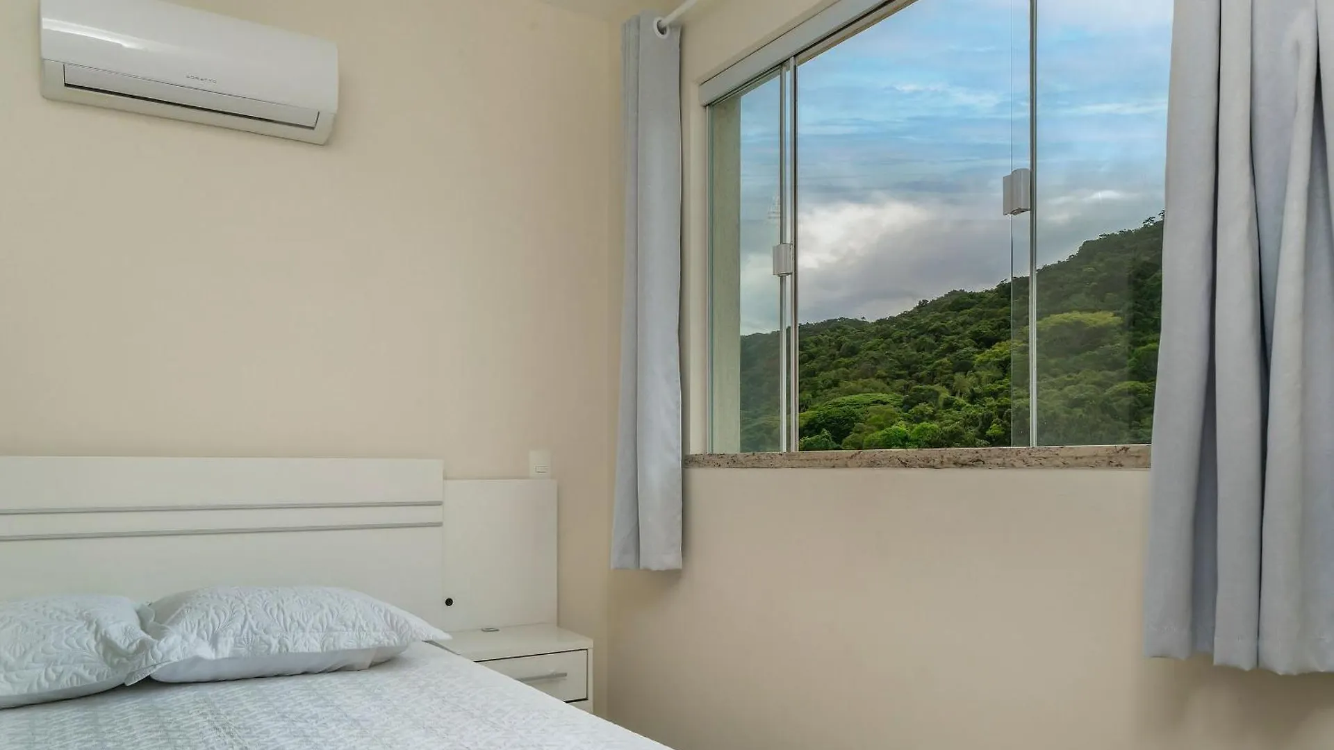 Aluguel Apartamento 3 Quartos S 1 Suite Bombas